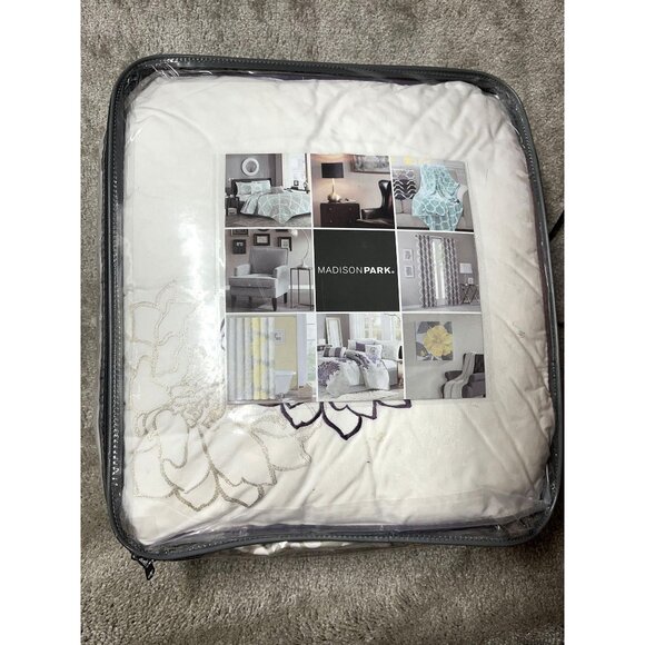 Madison Park Brianna 6 Piece Duvet Cover Set King/Cal King Purple &‎ Grey Floral - Picture 4 of 7
